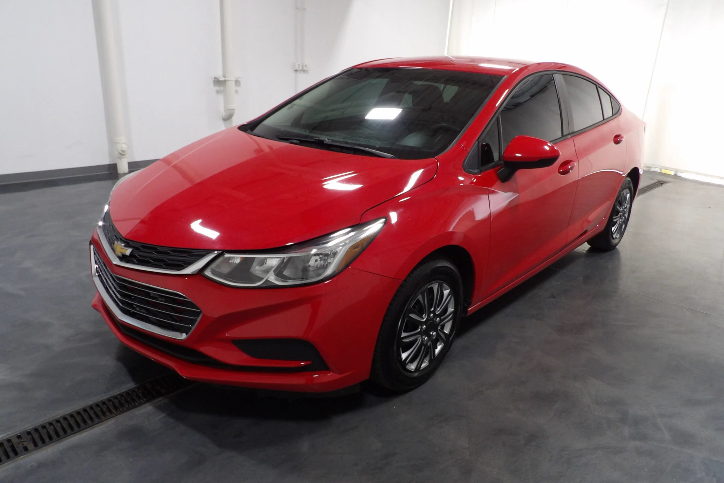 Used 2018 Chevrolet Cruze LS FWD image 3