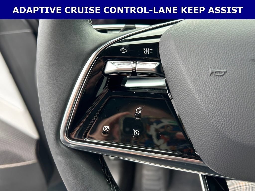 Used 2025 Cadillac Lyriq Luxury RWD image 14