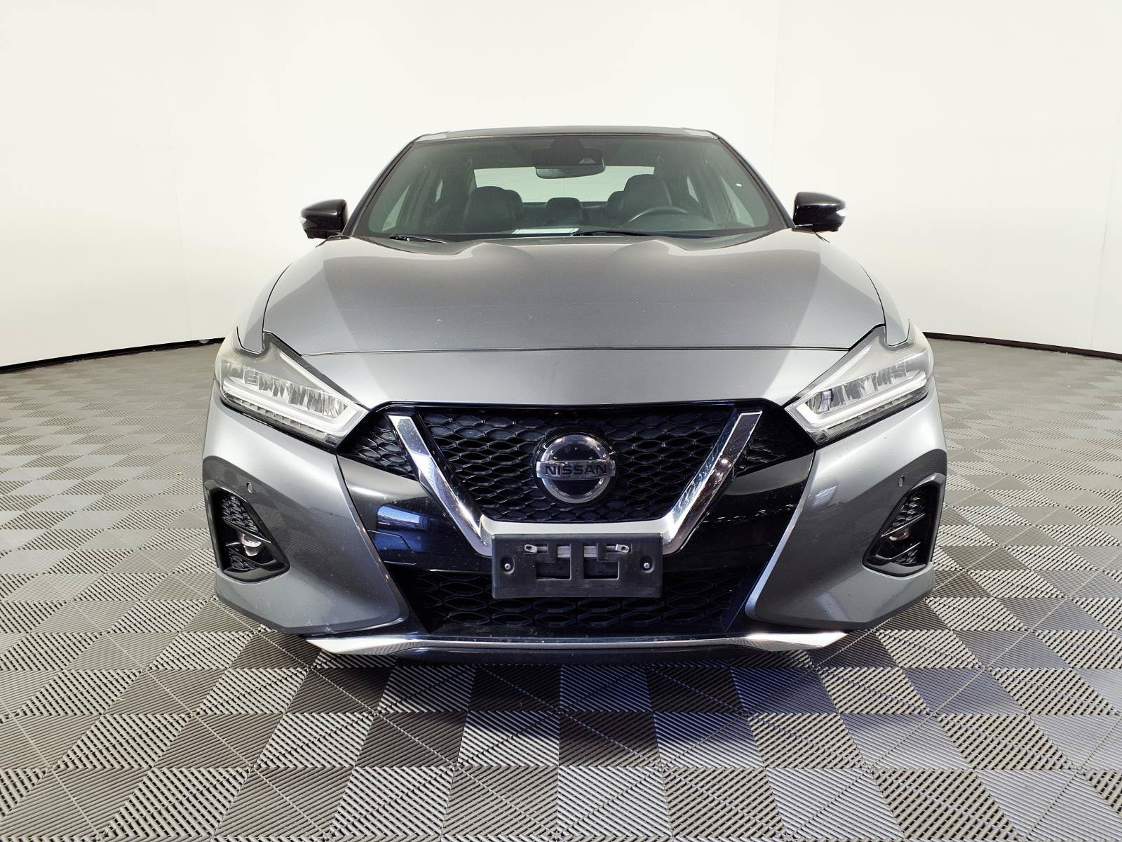 Used 2020 Nissan Maxima SR w/ Sport Mat Group FWD image 2