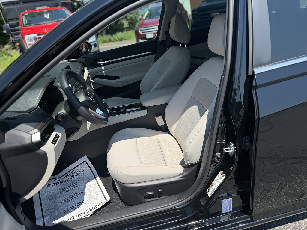 Used 2023 Nissan Altima 2.5 SV AWD/4WD image 12