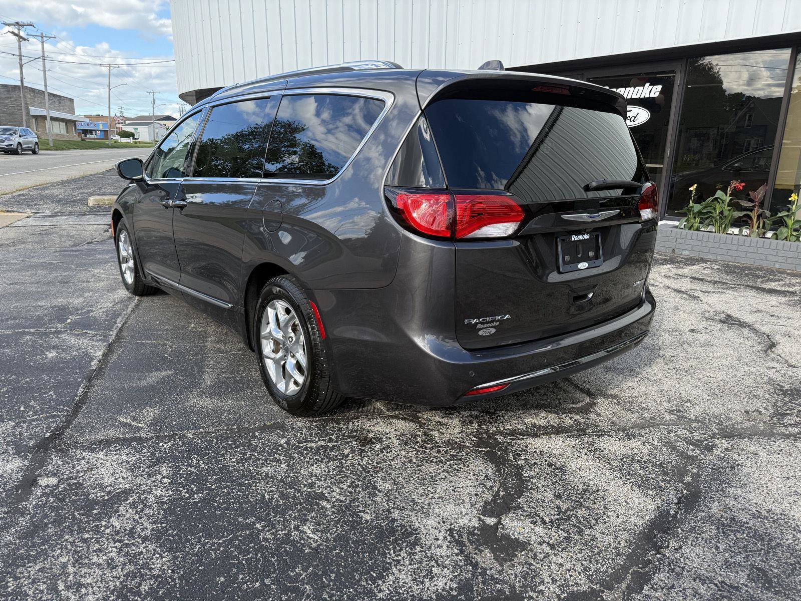 Used 2019 Chrysler Pacifica Limited FWD image 7