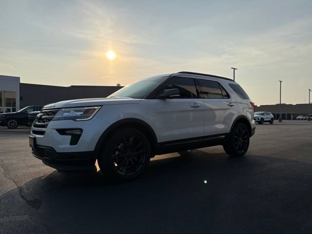 Used 2018 Ford Explorer XLT w/ Equipment Group 202A AWD/4WD image 3