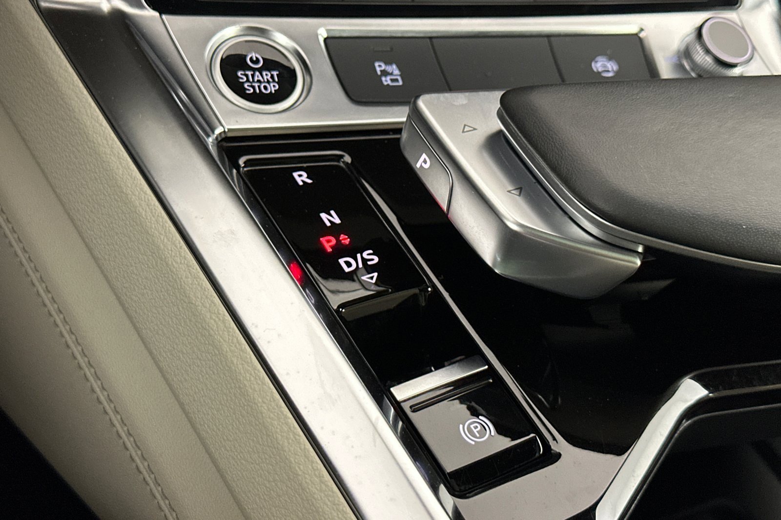 Certified 2023 Audi e-tron Premium w/ Convenience Plus Package AWD/4WD image 21
