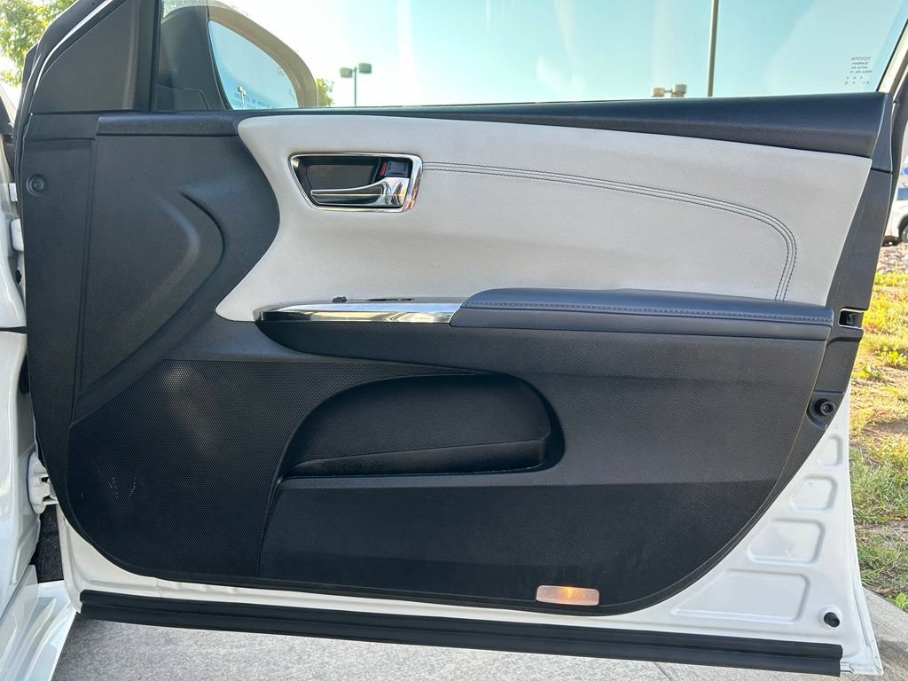Used 2014 Toyota Avalon Limited FWD image 29