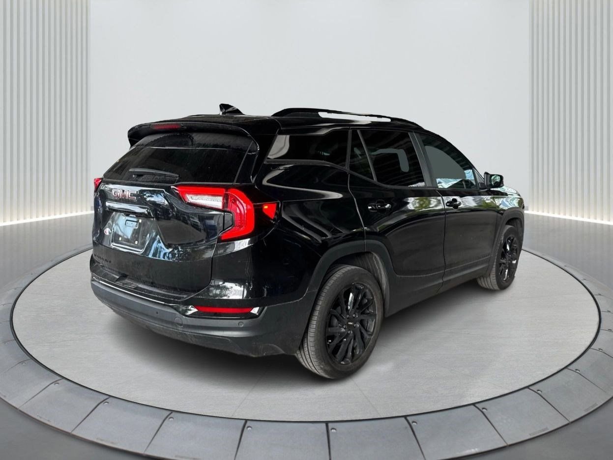 Used 2023 GMC Terrain SLE w/ Elevation Edition image 6