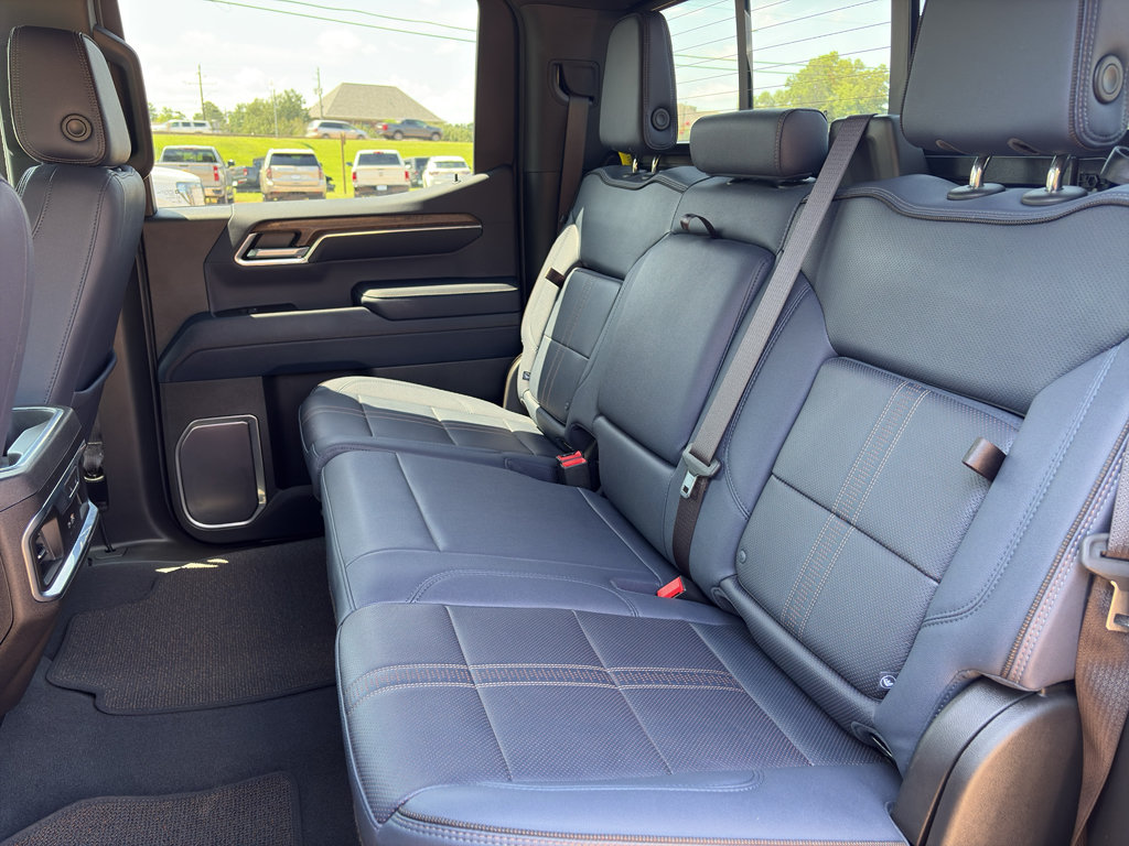 Used 2023 Chevrolet Silverado 1500 High Country w/ Technology Package AWD/4WD image 17