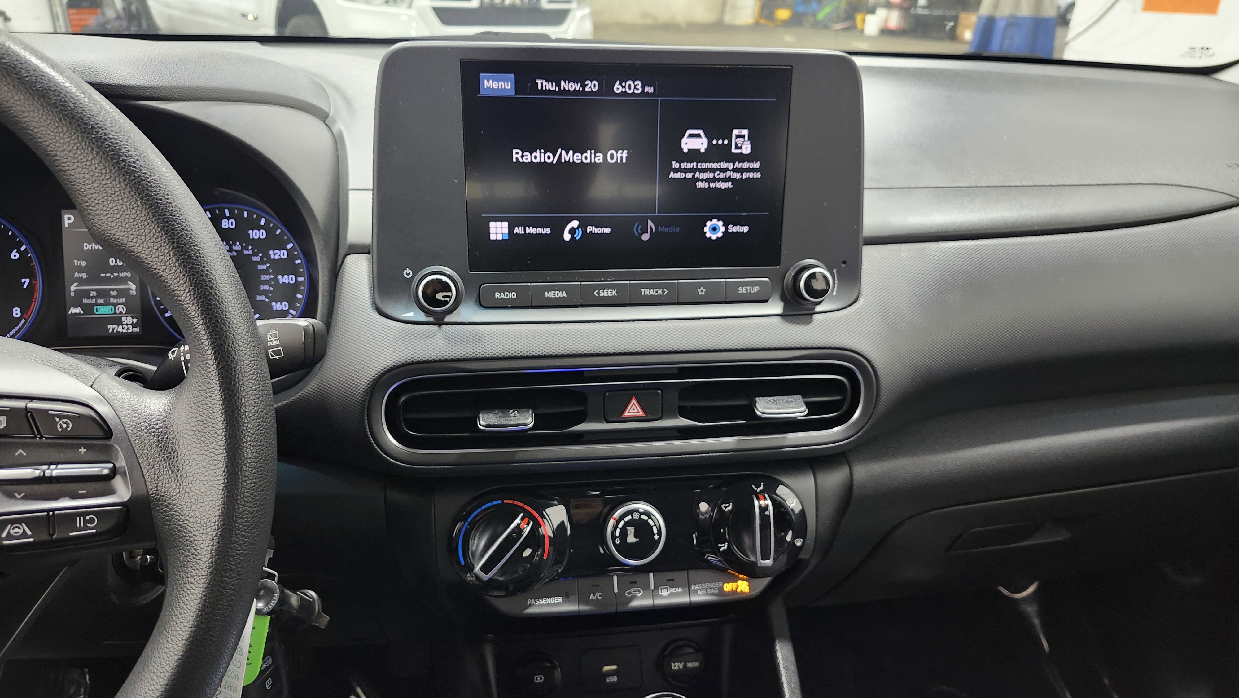 Used 2023 Hyundai Kona SE image 28