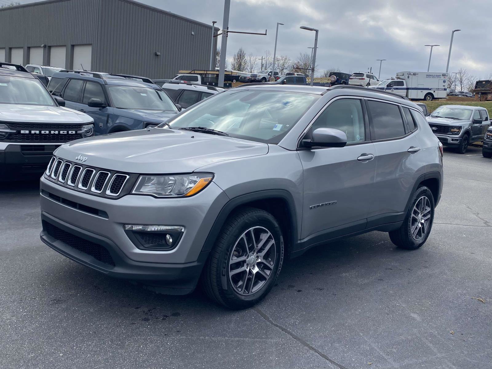 Used 2019 Jeep Compass Latitude video 3