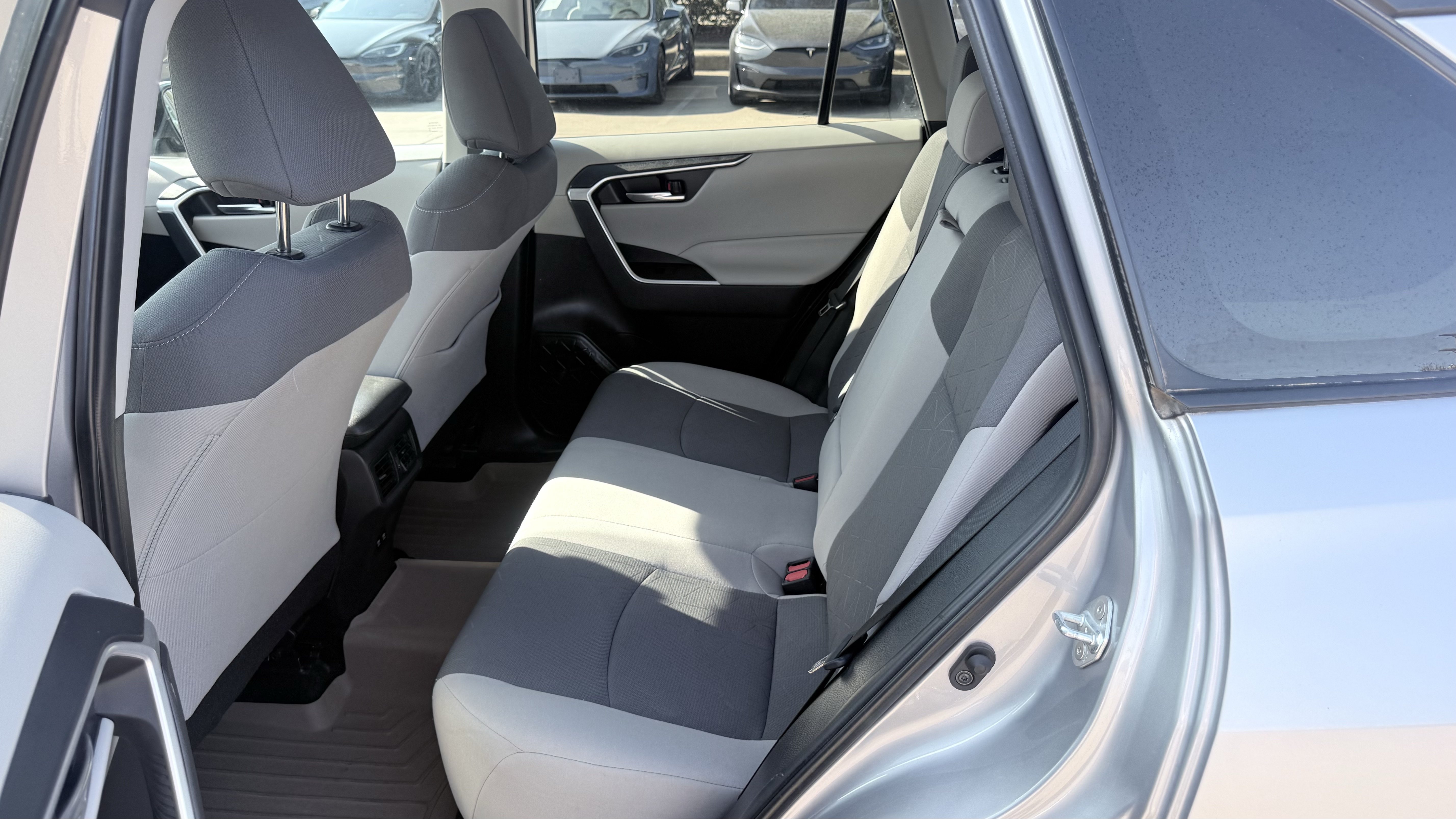 Used 2021 Toyota RAV4 XLE AWD/4WD image 23