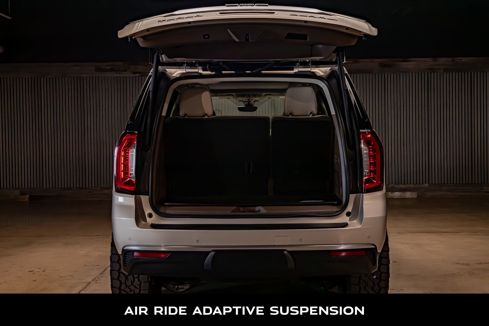 Used 2022 GMC Yukon Denali w/ Denali Premium Package AWD/4WD image 9