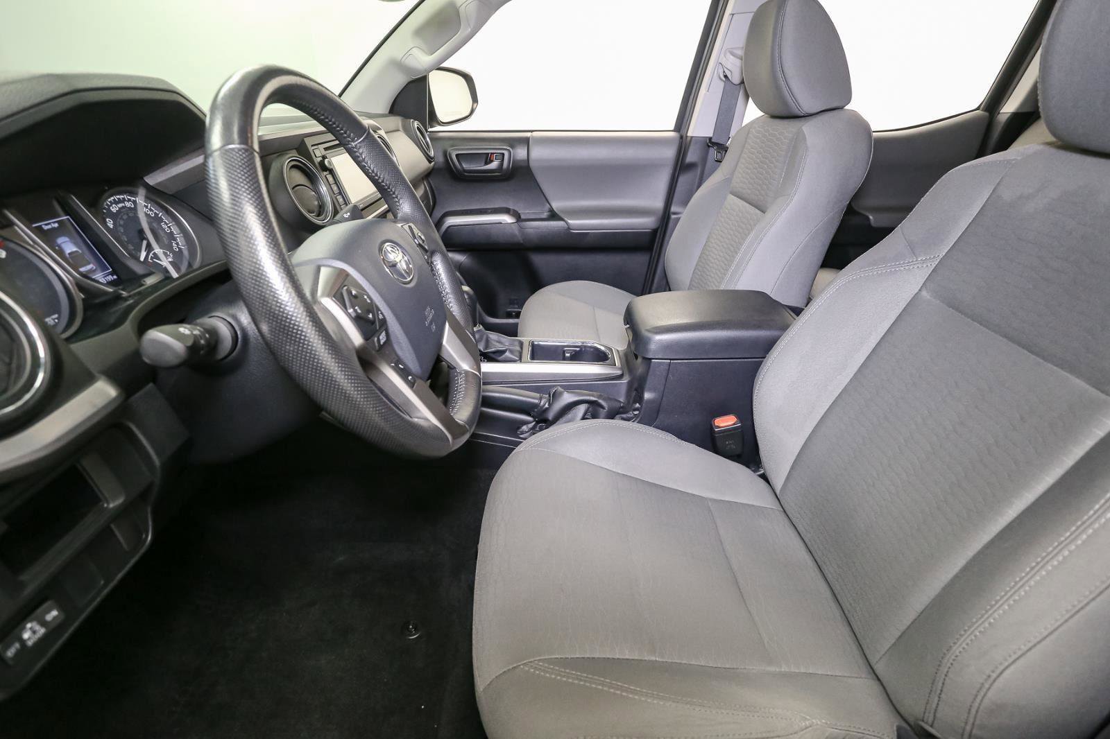 Used 2017 Toyota Tacoma SR5 image 38