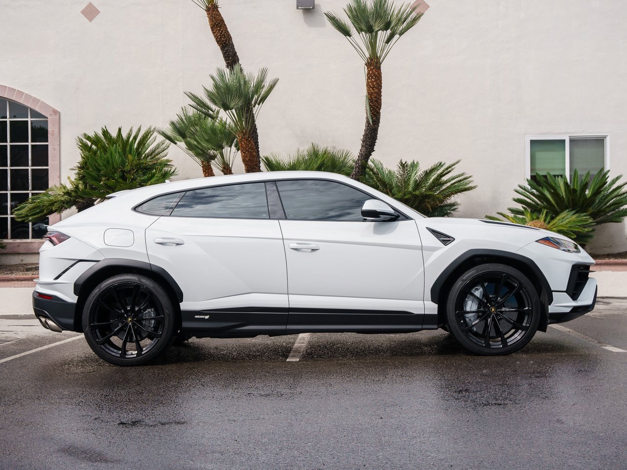 Used 2023 Lamborghini Urus S image 2