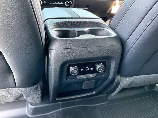 New 2027 Chevrolet Traverse Z71 w/ Enhanced Driving Package AWD/4WD image 18