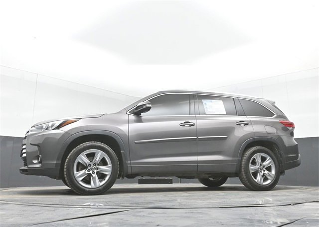 Used 2017 Toyota Highlander Limited image 48