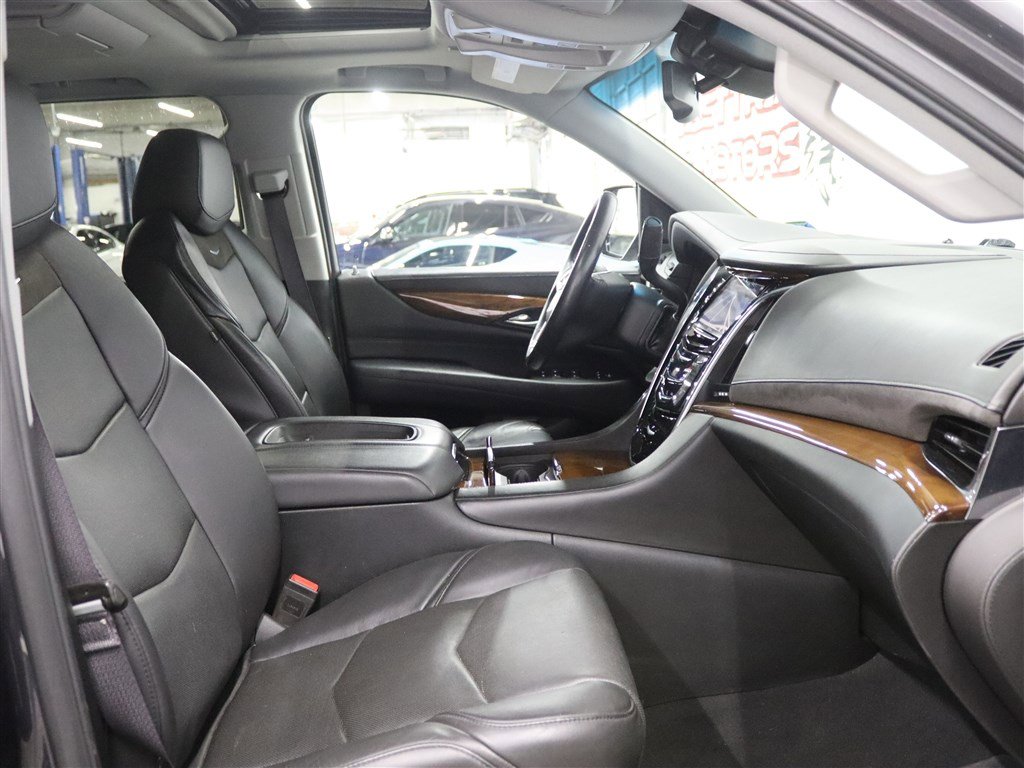 Used 2016 Cadillac Escalade ESV Premium AWD/4WD image 32