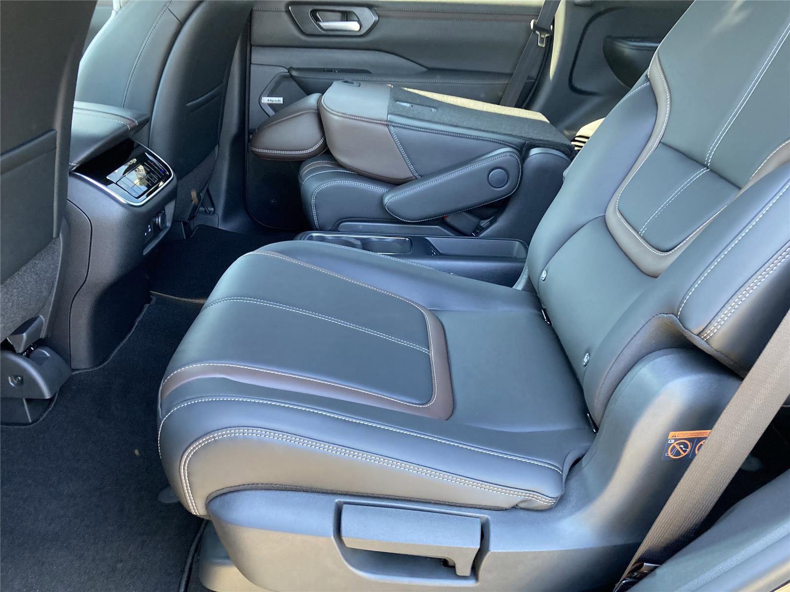 New 2026 Nissan Armada SL w/ Captain's Chari Seat Package image 28