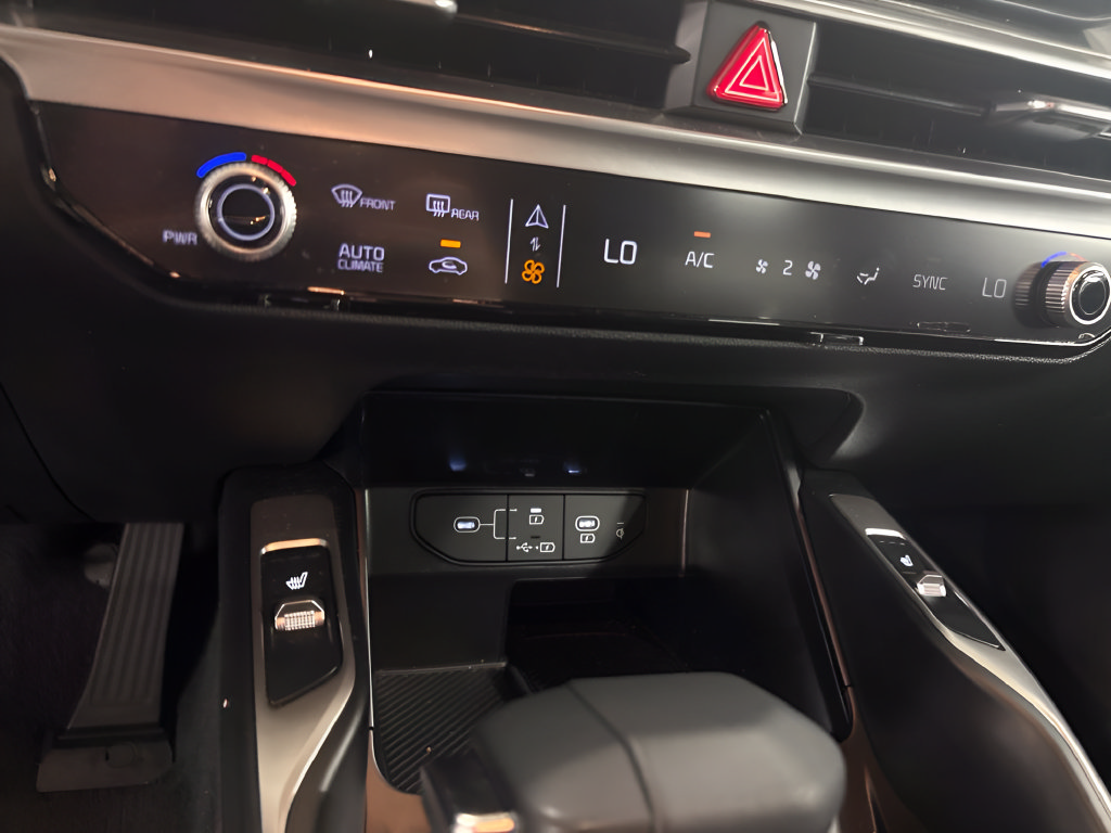 Certified 2026 Kia Sorento EX AWD/4WD image 12