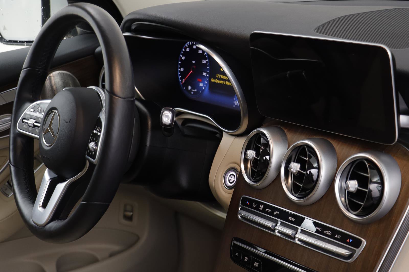 Used 2021 Mercedes-Benz GLC 300 4MATIC image 23