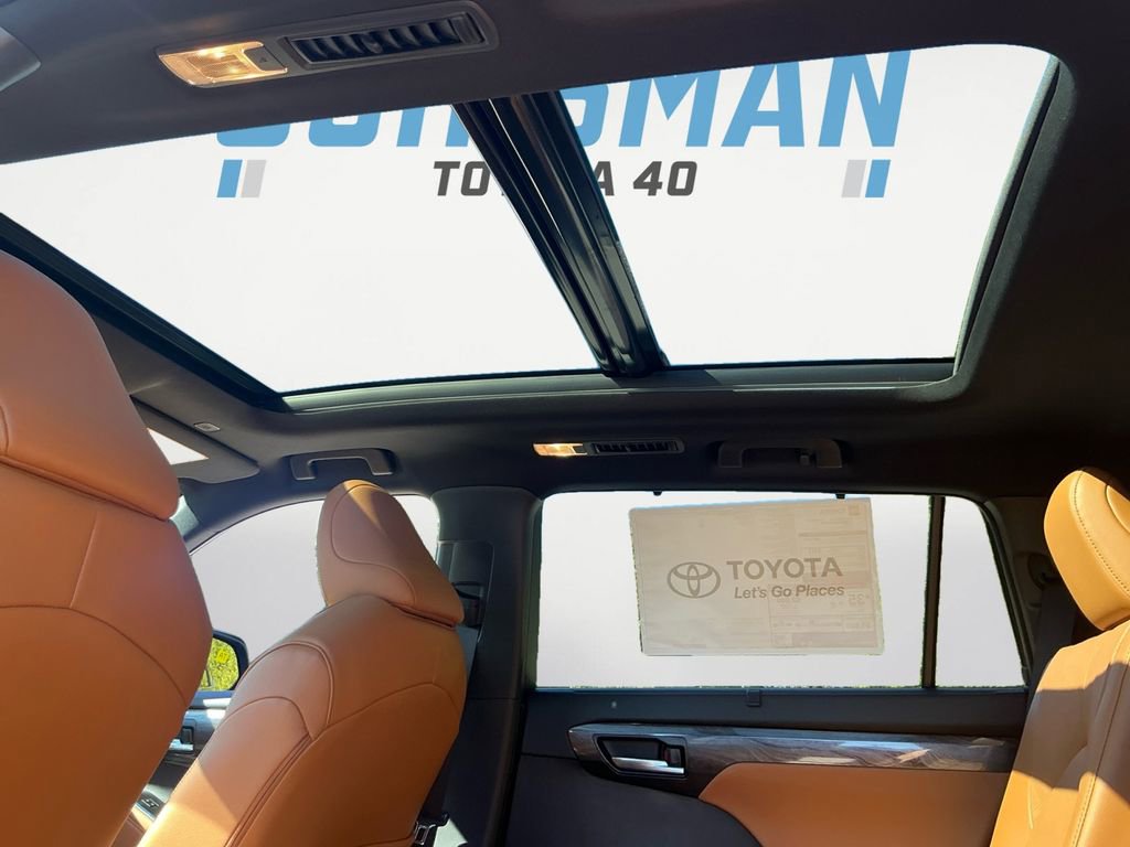 New 2025 Toyota Highlander Platinum image 19