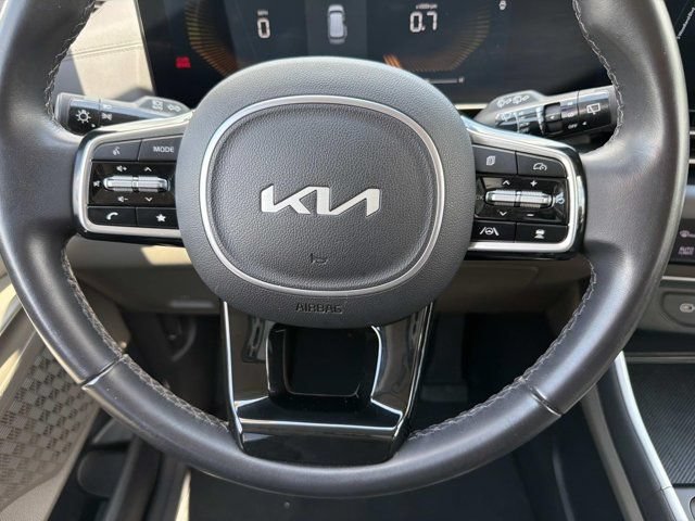 Used 2025 Kia Carnival FWD image 21