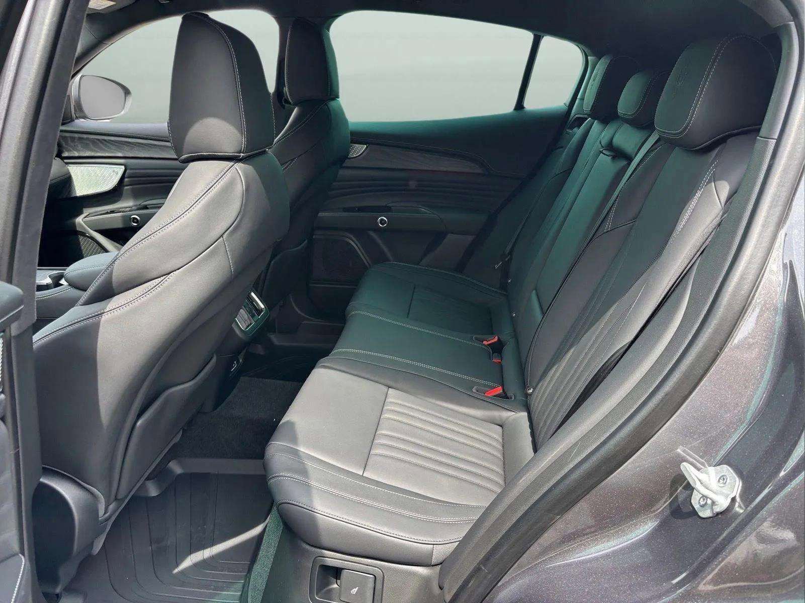 New 2025 Maserati Grecale GT image 30