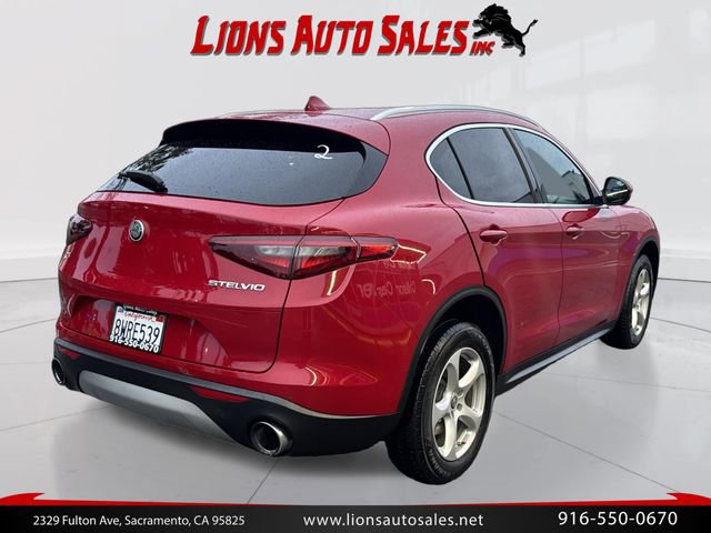 Used 2018 Alfa Romeo Stelvio AWD image 5