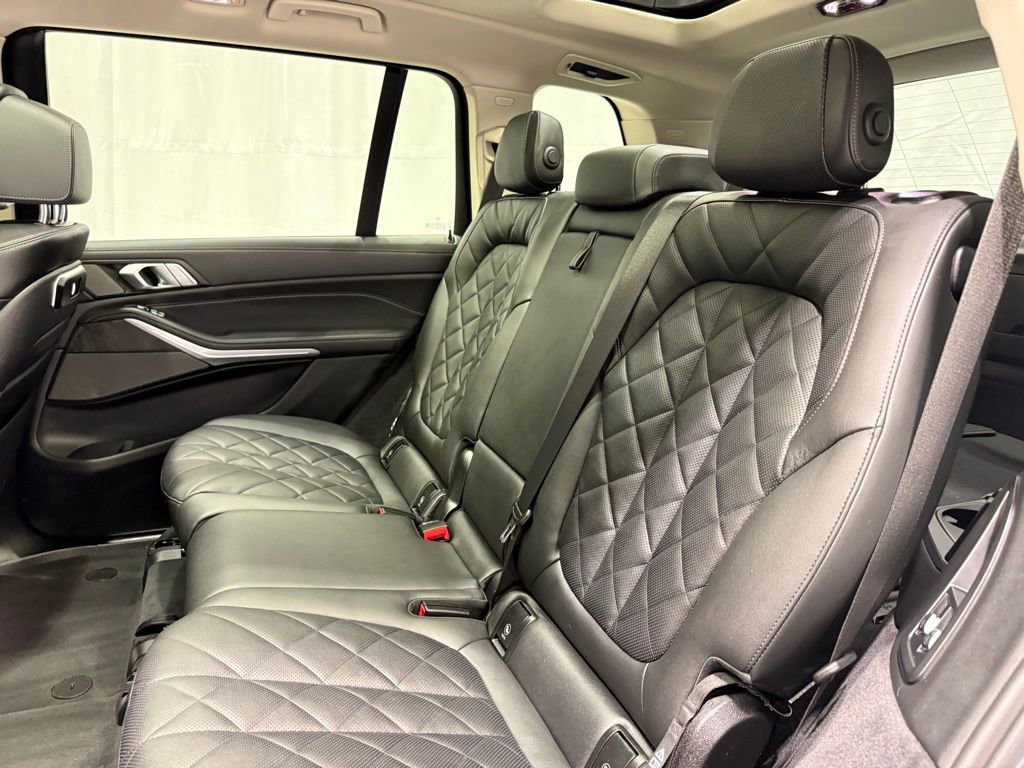 Used 2024 BMW X7 xDrive40i w/ Premium Package image 25