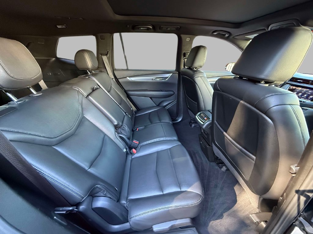Used 2025 Cadillac XT6 Luxury AWD/4WD image 16