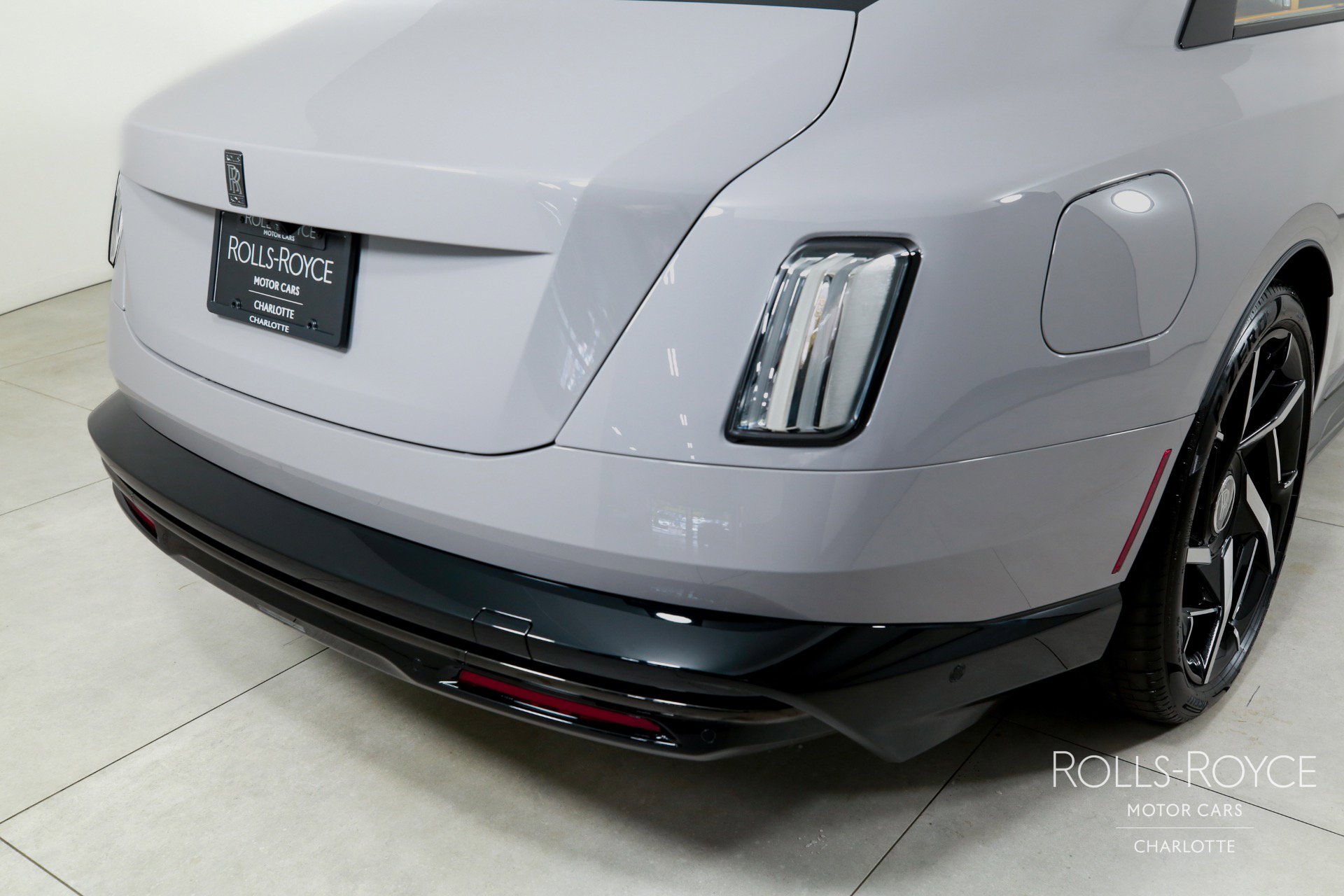 New 2025 Rolls-Royce Spectre Black Badge w/ Spectre Enhancement Package image 39