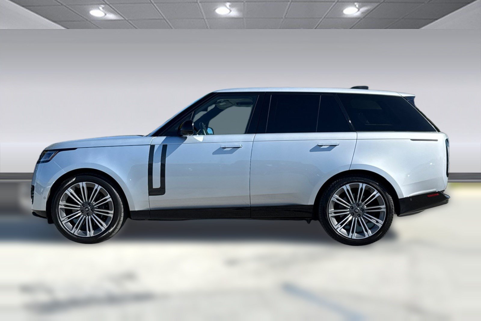 Used 2023 Land Rover Range Rover Autobiography AWD/4WD image 2