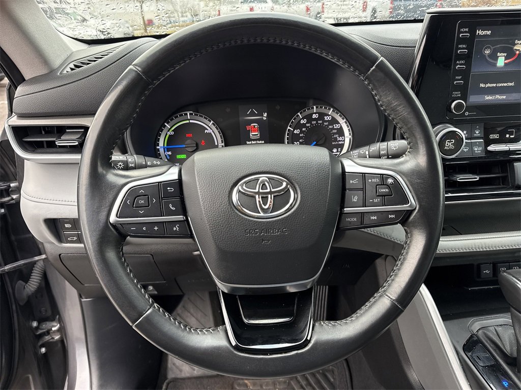 Used 2021 Toyota Highlander LE image 28