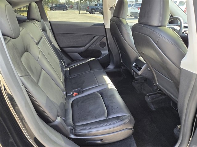 Used 2025 Tesla Model Y Long Range image 19