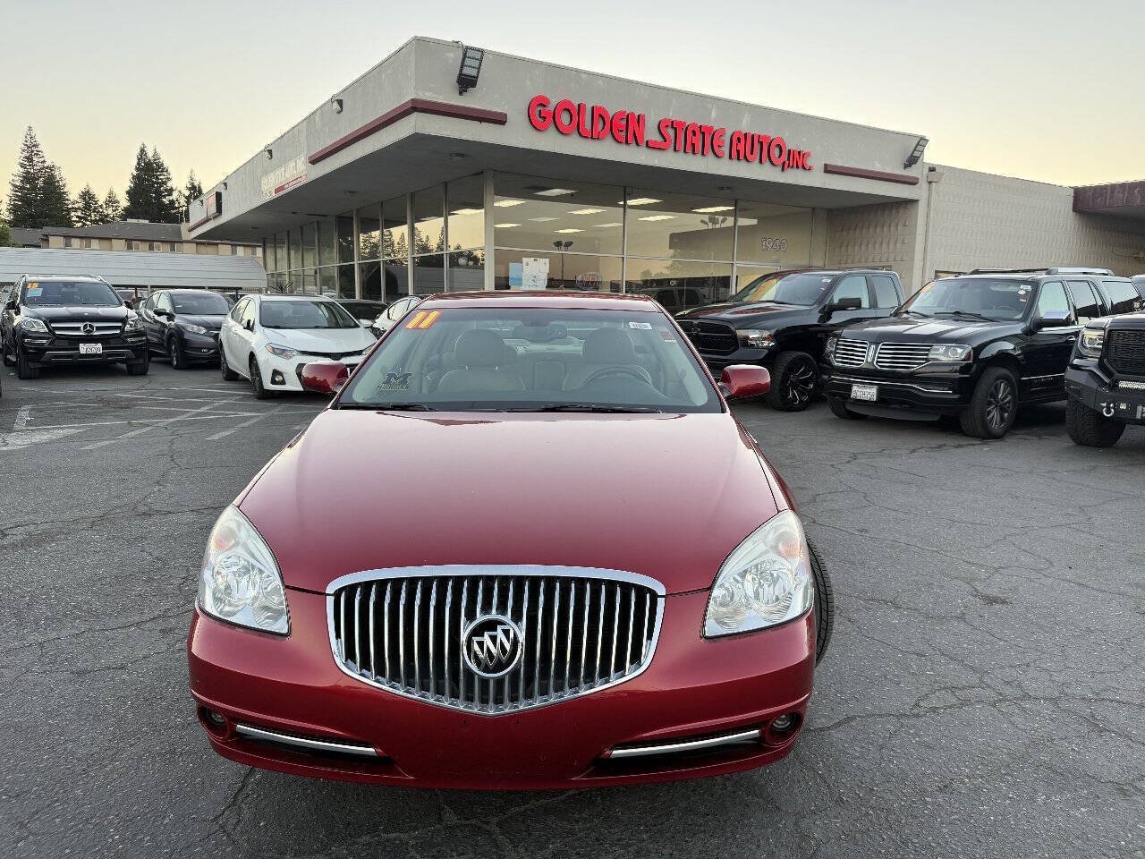 Used 2011 Buick Lucerne CXL w/ Driver Confidence Package FWD image 3