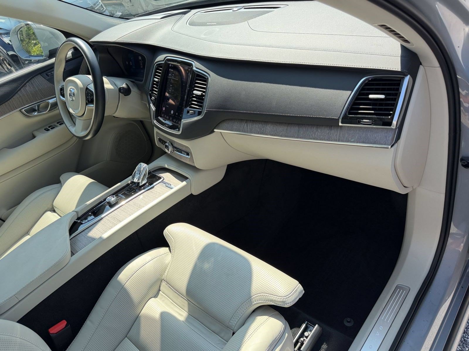 Certified 2024 Volvo XC90 B6 Ultimate AWD/4WD image 31