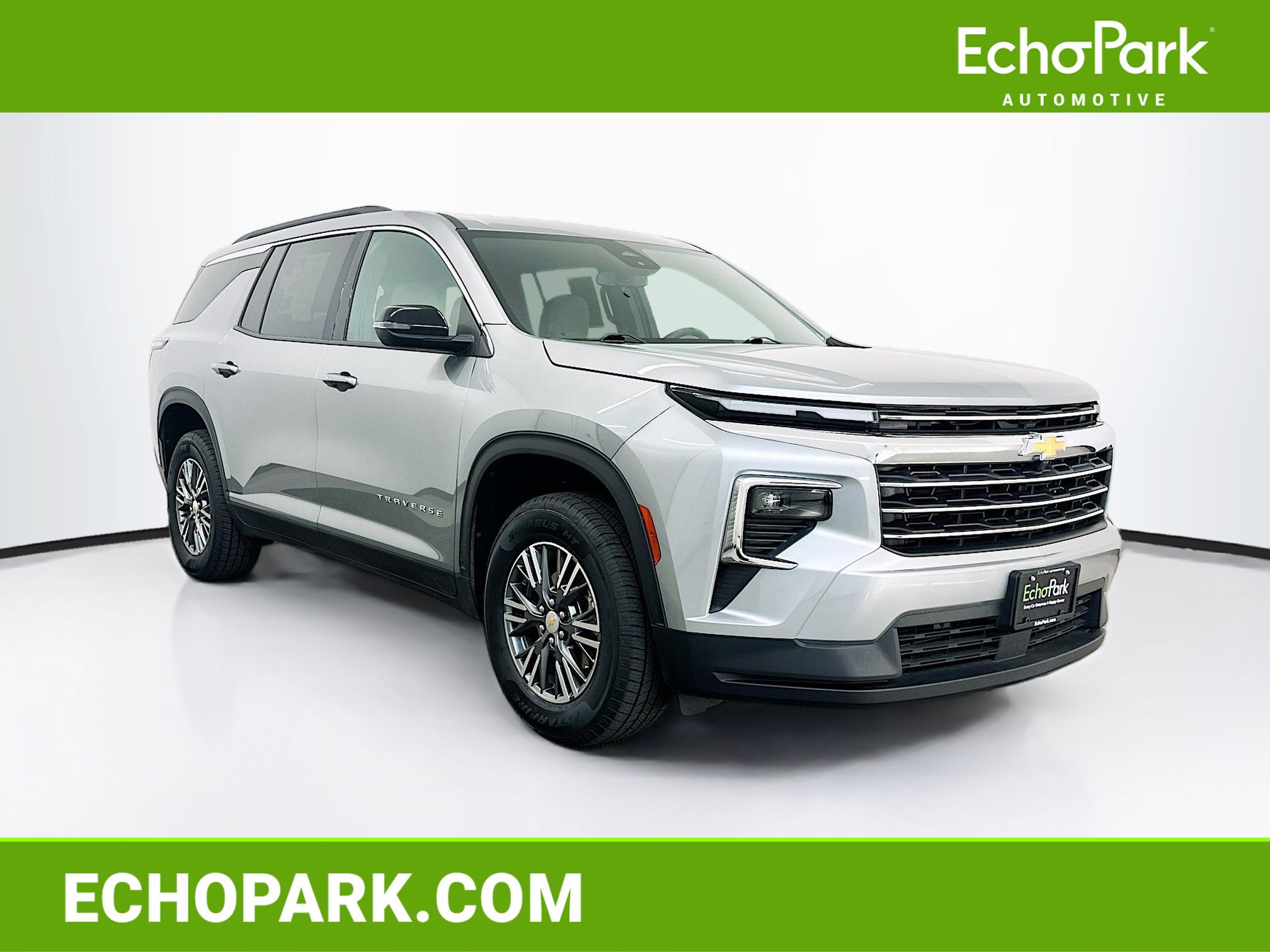 Used 2025 Chevrolet Traverse LT
