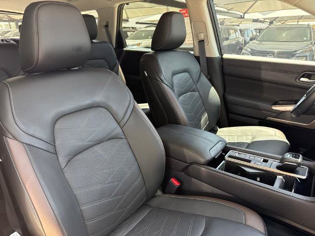 Certified 2025 Nissan Pathfinder Platinum w/ Cargo Package FWD image 22