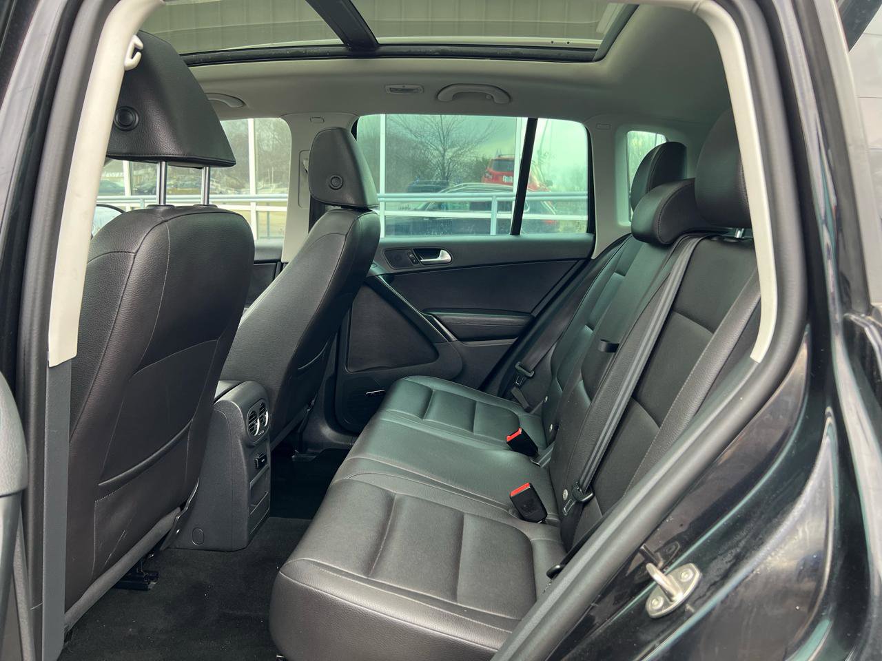 Used 2015 Volkswagen Tiguan SEL AWD/4WD image 12