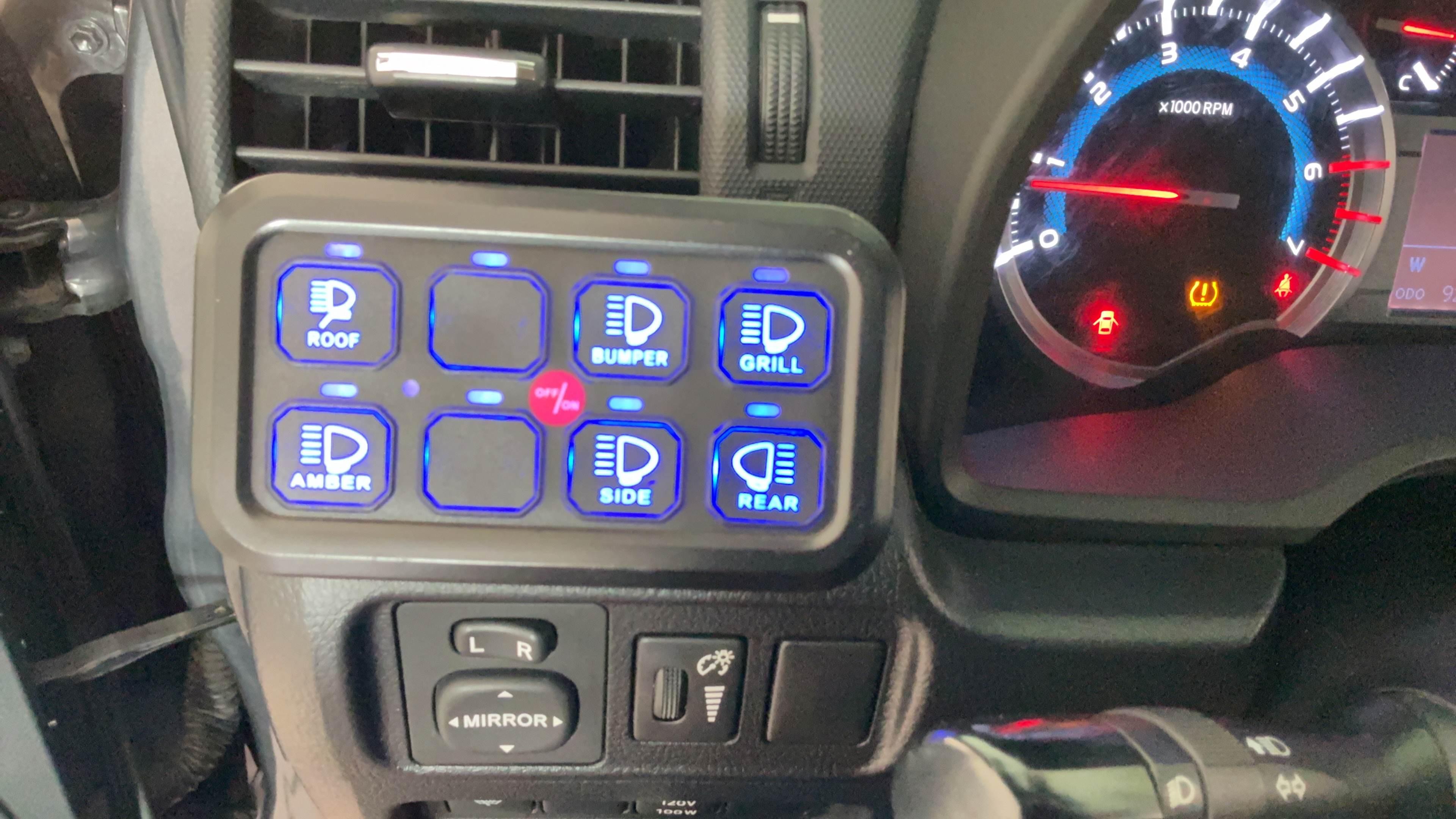 Used 2018 Toyota 4Runner TRD Off-Road w/ TRD Performance Package AWD/4WD image 18