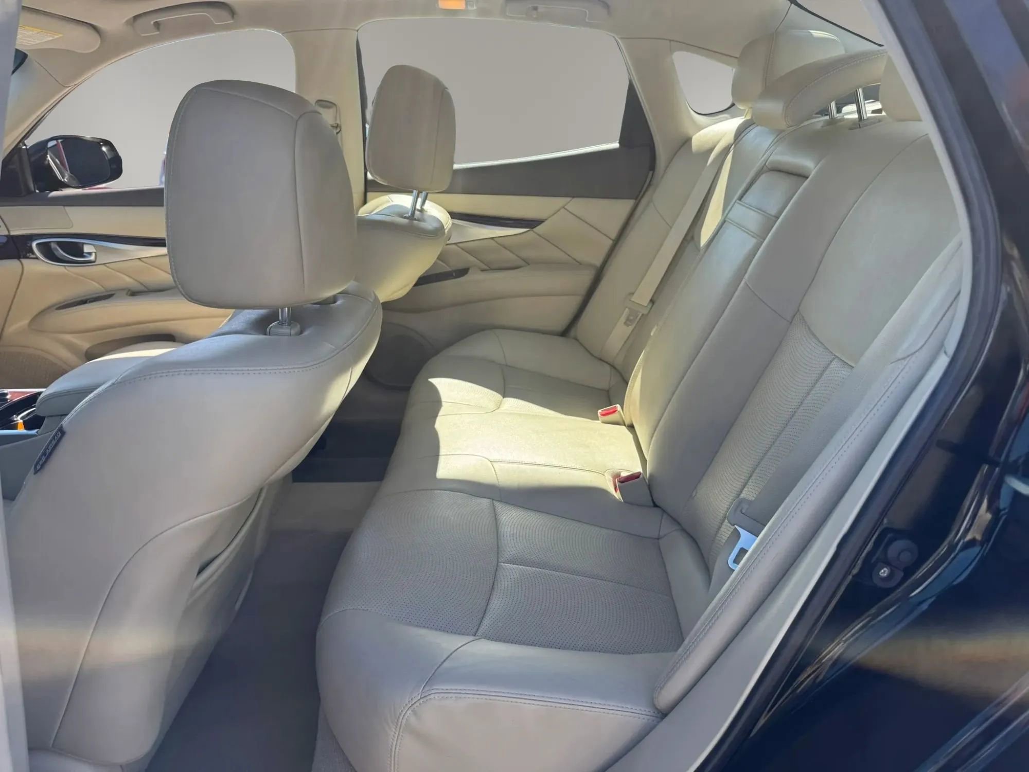 Used 2016 INFINITI Q70 3.7 w/ Technology Package image 12