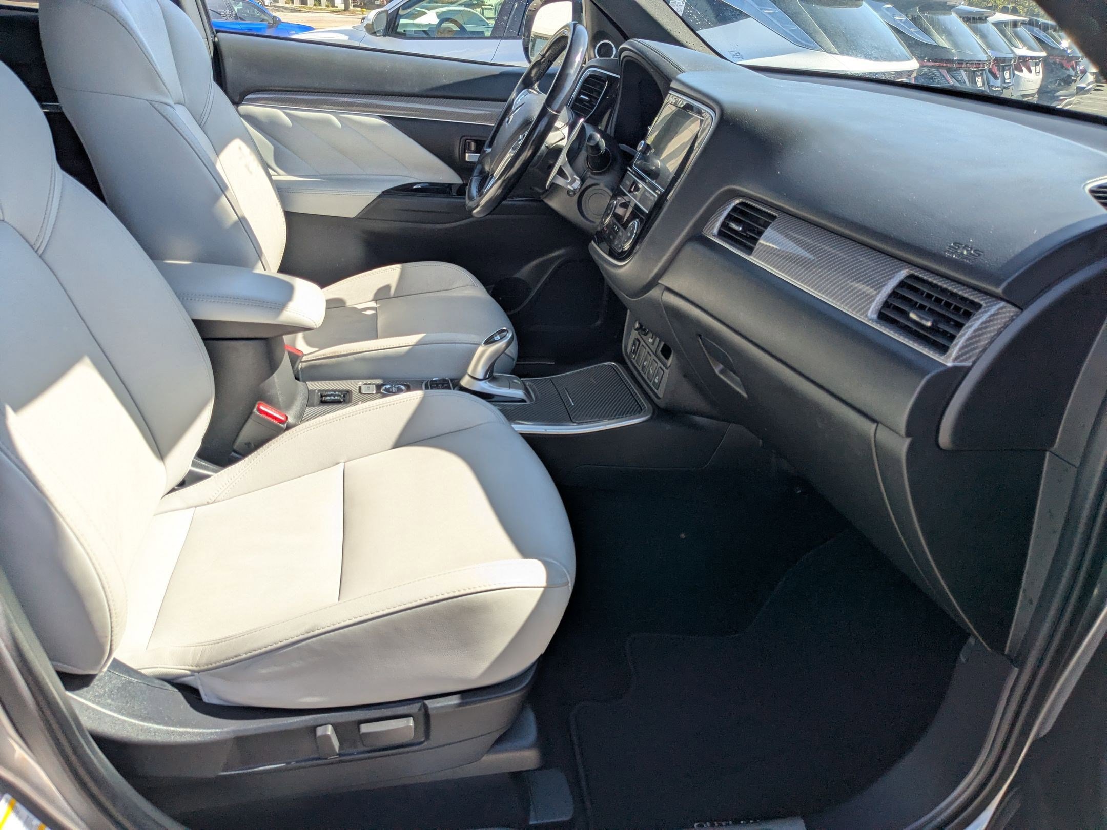 Used 2019 Mitsubishi Outlander SEL image 32