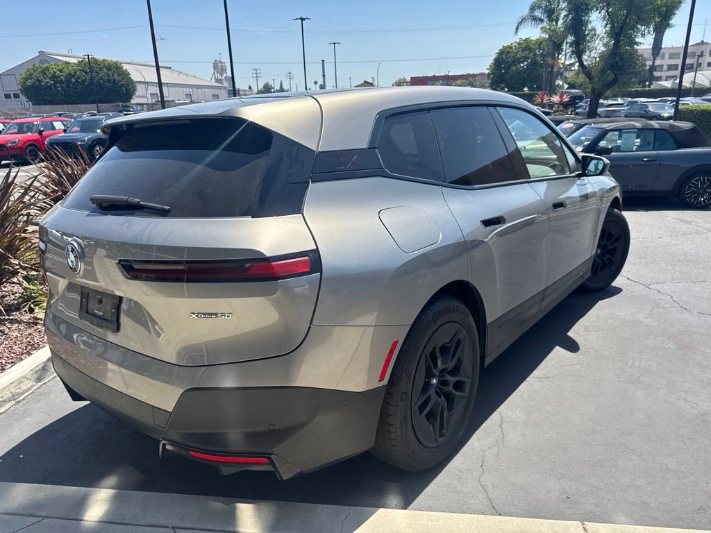 Used 2023 BMW iX xDrive50 AWD/4WD image 5