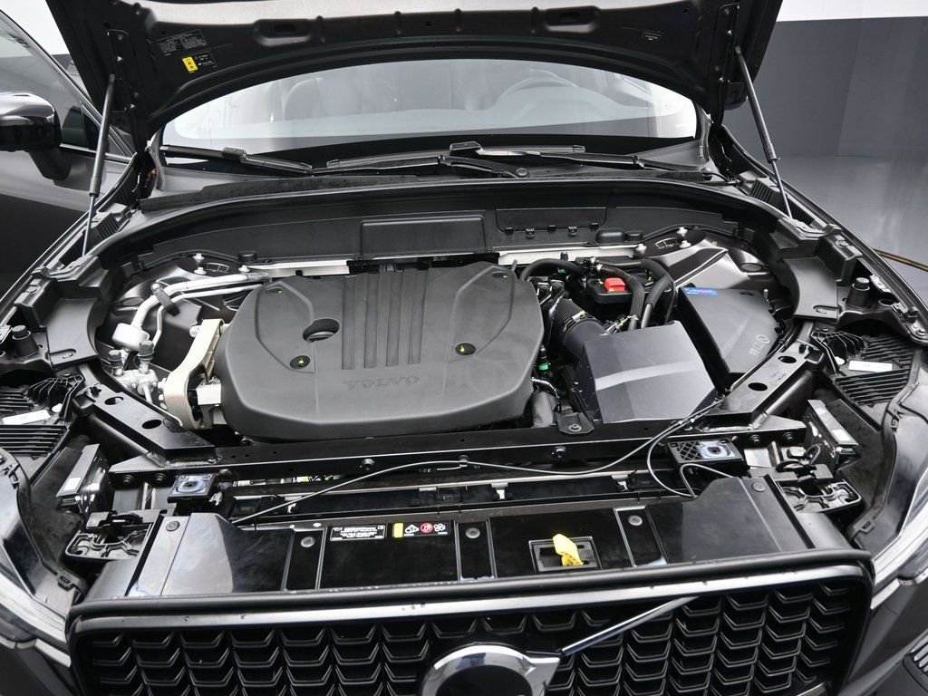 Used 2023 Volvo XC60 B5 Plus image 38