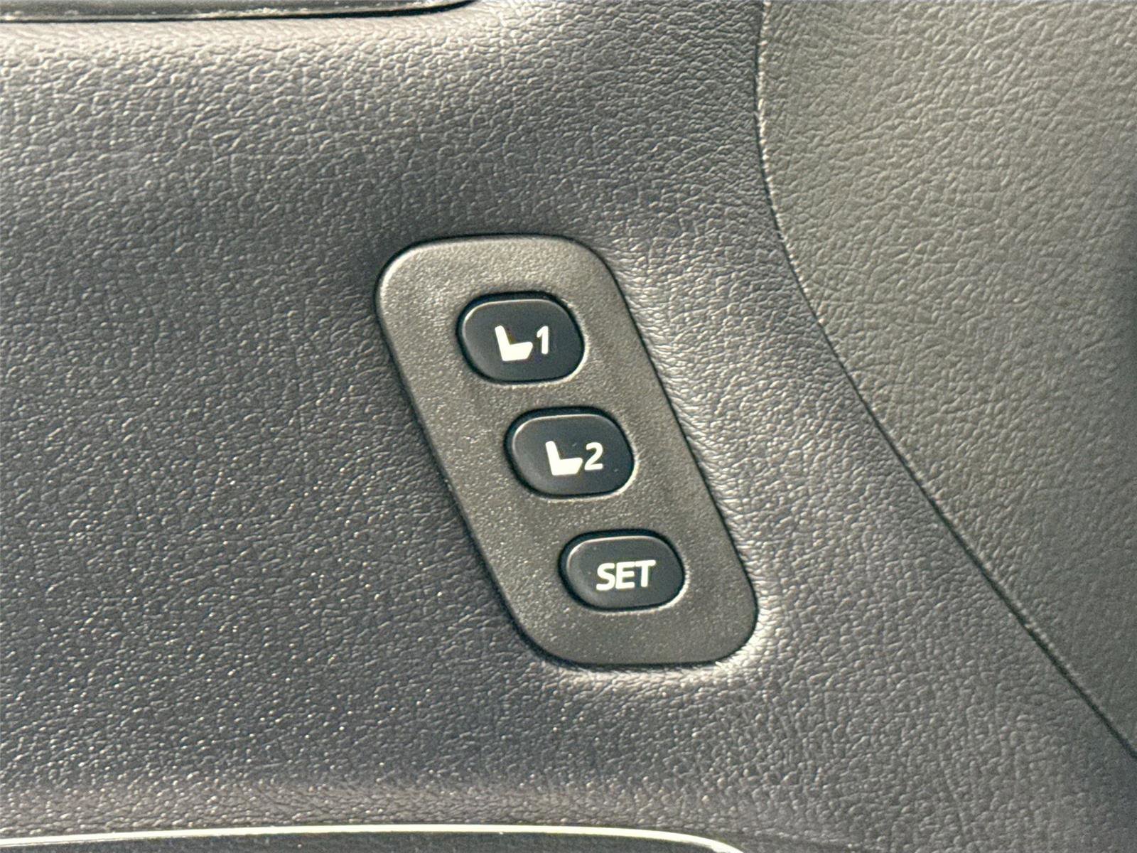 Used 2018 Toyota Avalon XLE Premium image 33