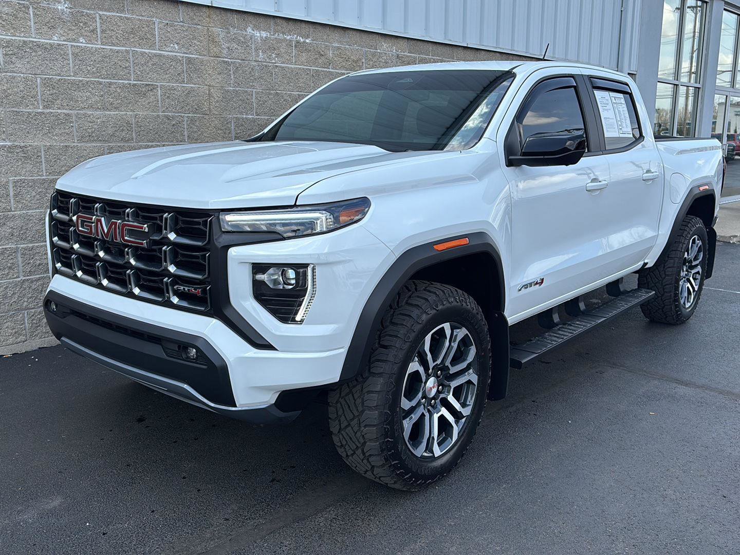 Used 2024 GMC Canyon AT4 w/ Technology Package image 28