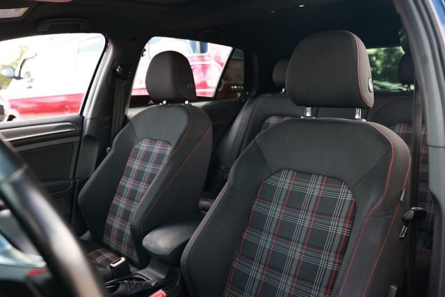 Used 2018 Volkswagen GTI SE FWD image 9