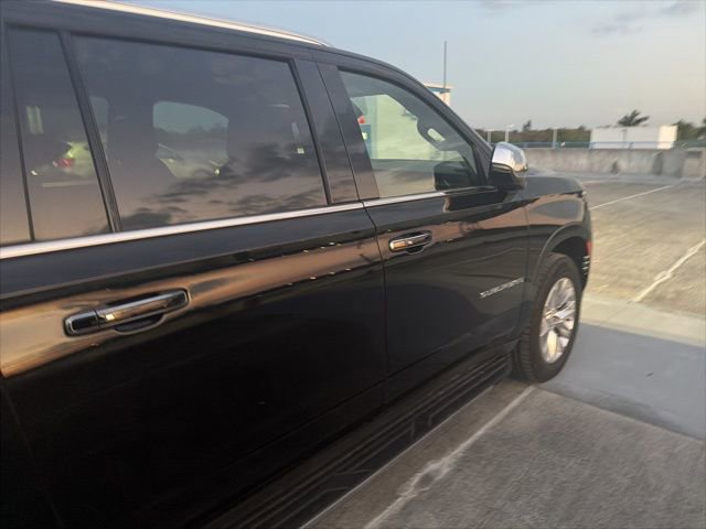 Used 2023 Chevrolet Suburban Premier image 19