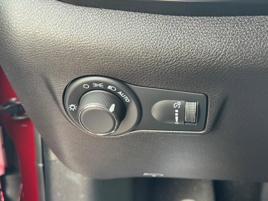 Used 2025 Jeep Compass Sport image 20