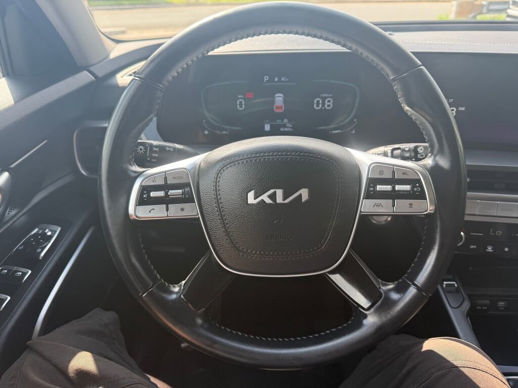 Used 2024 Kia Telluride S w/ S Sunroof Package image 13