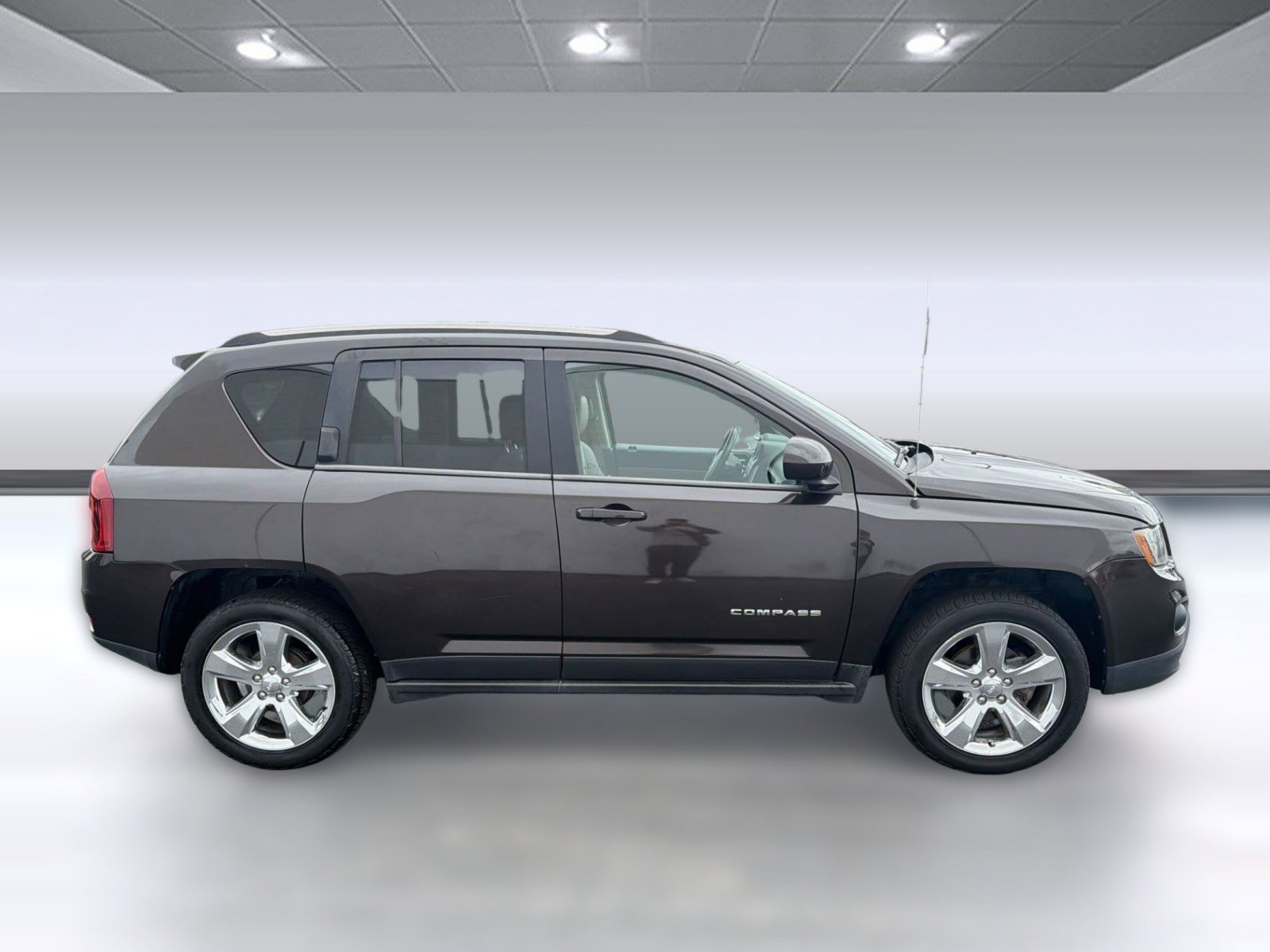 Used 2014 Jeep Compass Latitude w/ Sun/Sound Group image 8