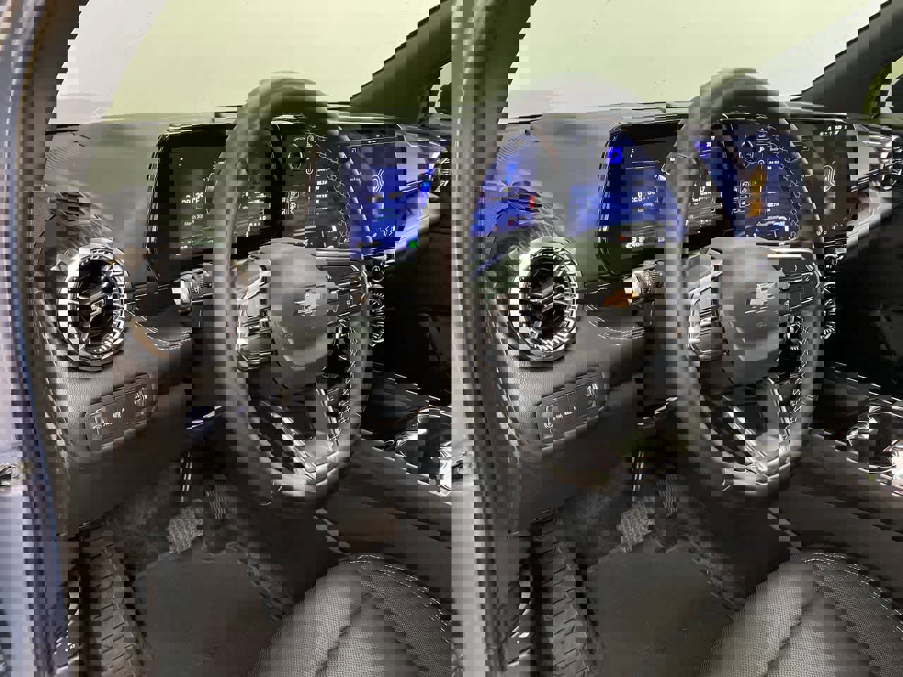 Used 2024 Chevrolet Blazer EV LT image 2